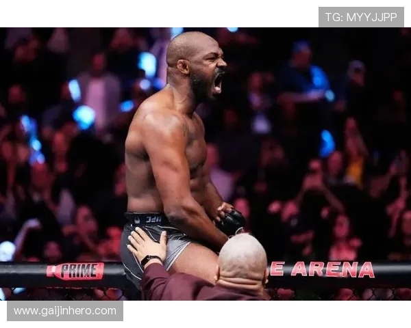 乔恩·琼斯训练场上跟豪车展厅一个调调，我说这日子还能这么过？