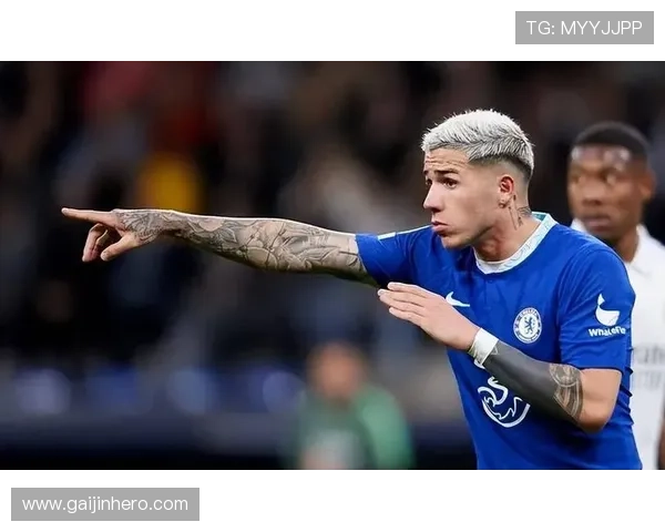 恩佐·费尔南德斯家里冰箱贴满训练时间表，连牛奶保质期都按心率配